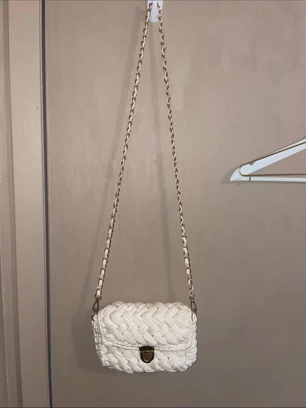 White Woven Crossbody Bag with Gold Chain
